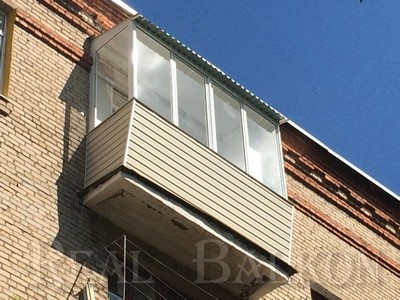  Балкон с крышей   